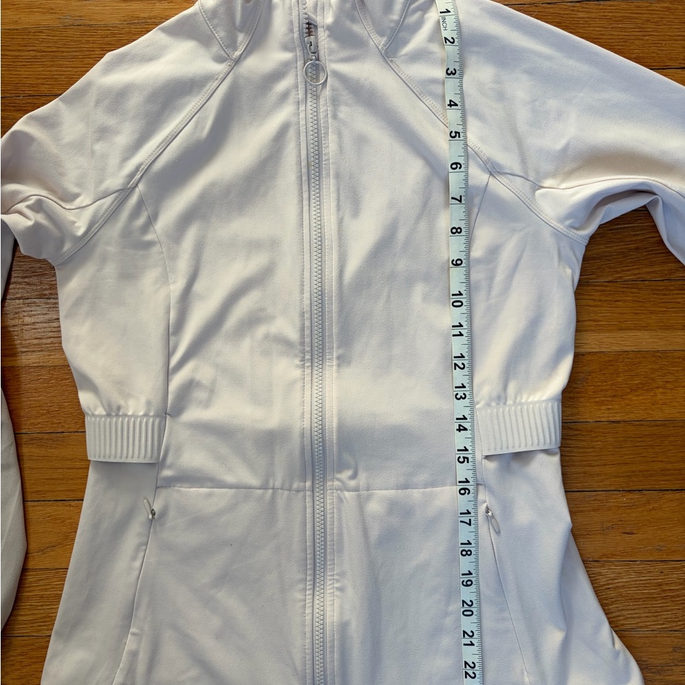 Fabletics white cream workout jacket fitted size M - image 6